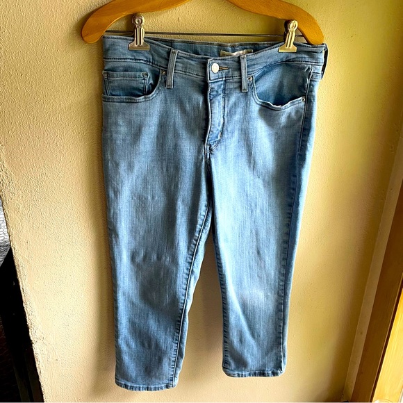 Levi's 311 Shaping Skinny Capri. Light Wash. Size 30 - Picture 1 of 12